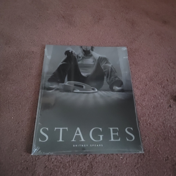 BRINTNEY SPEARS ( STAGES ) BOOK